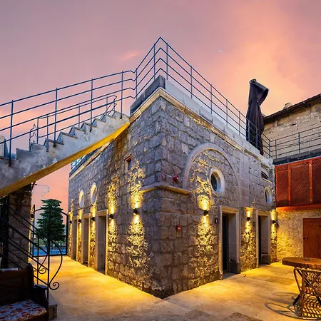 Проживание в семье Panorama House Аванос